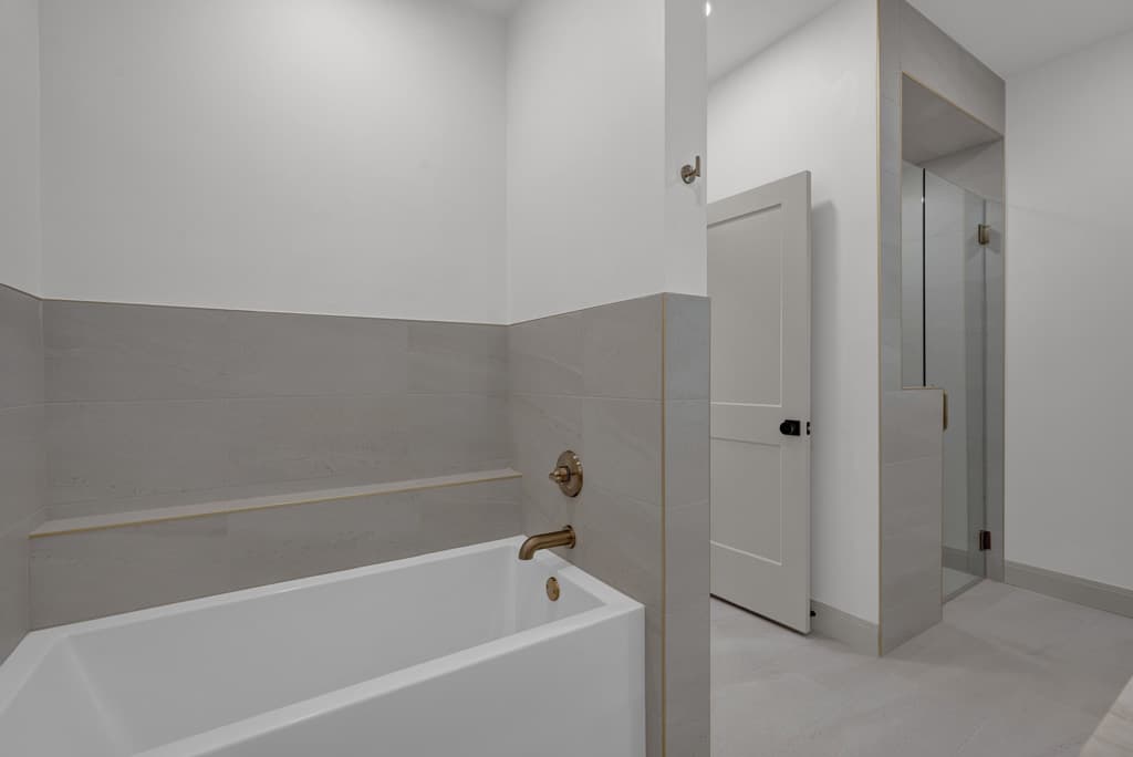 master bathroom 3.jpg