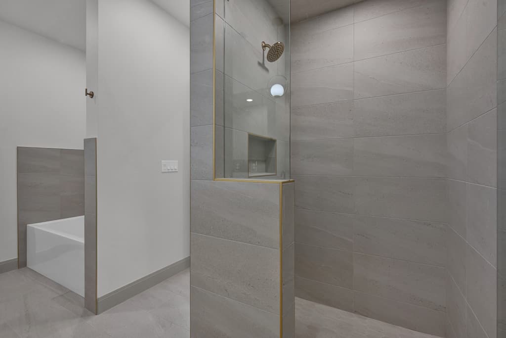 master bathroom 4.jpg